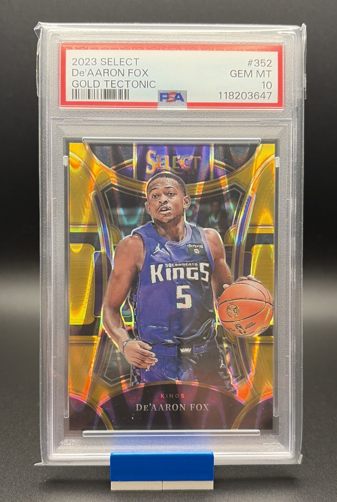 2023-24 Panini Select - Mezzanine Lvl De'Aaron Fox #352 Gold Tectonic Prizm /100